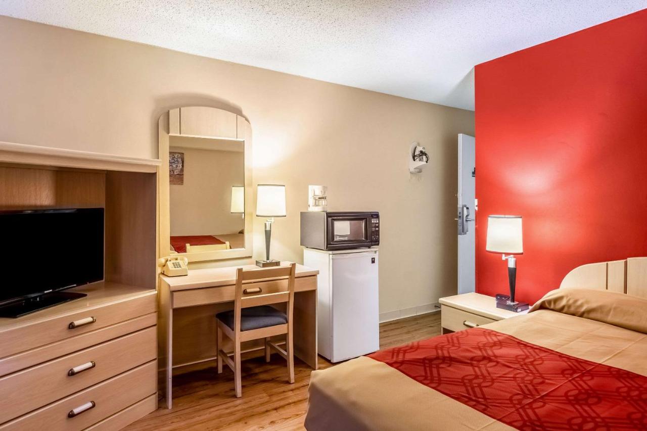 | Econo Lodge East Staunton