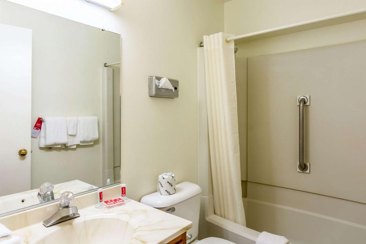  | Econo Lodge East Staunton