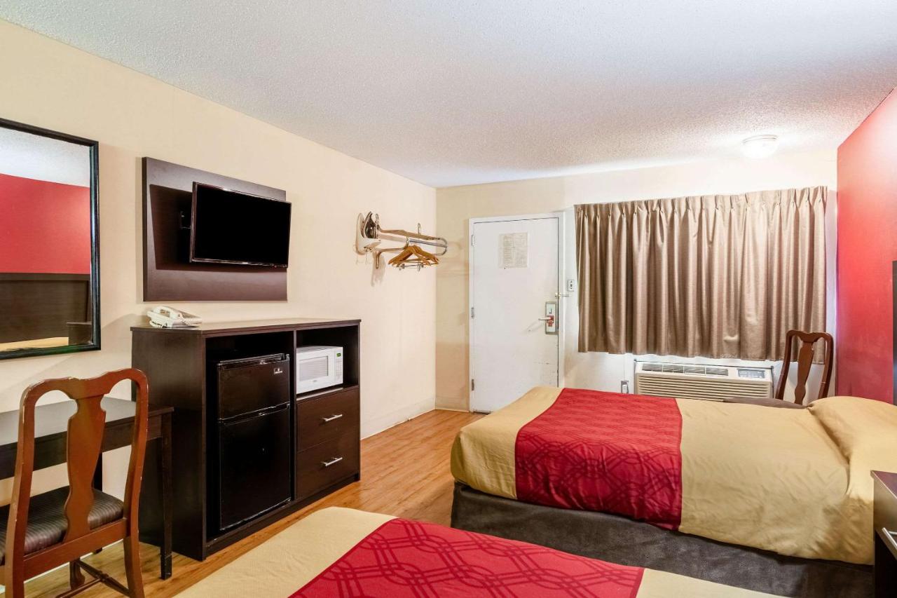  | Econo Lodge East Staunton