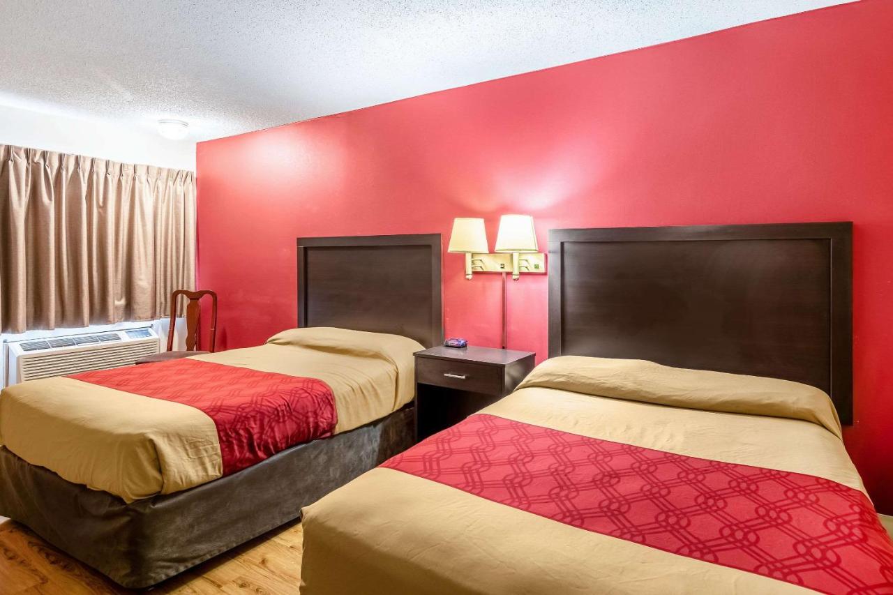  | Econo Lodge East Staunton
