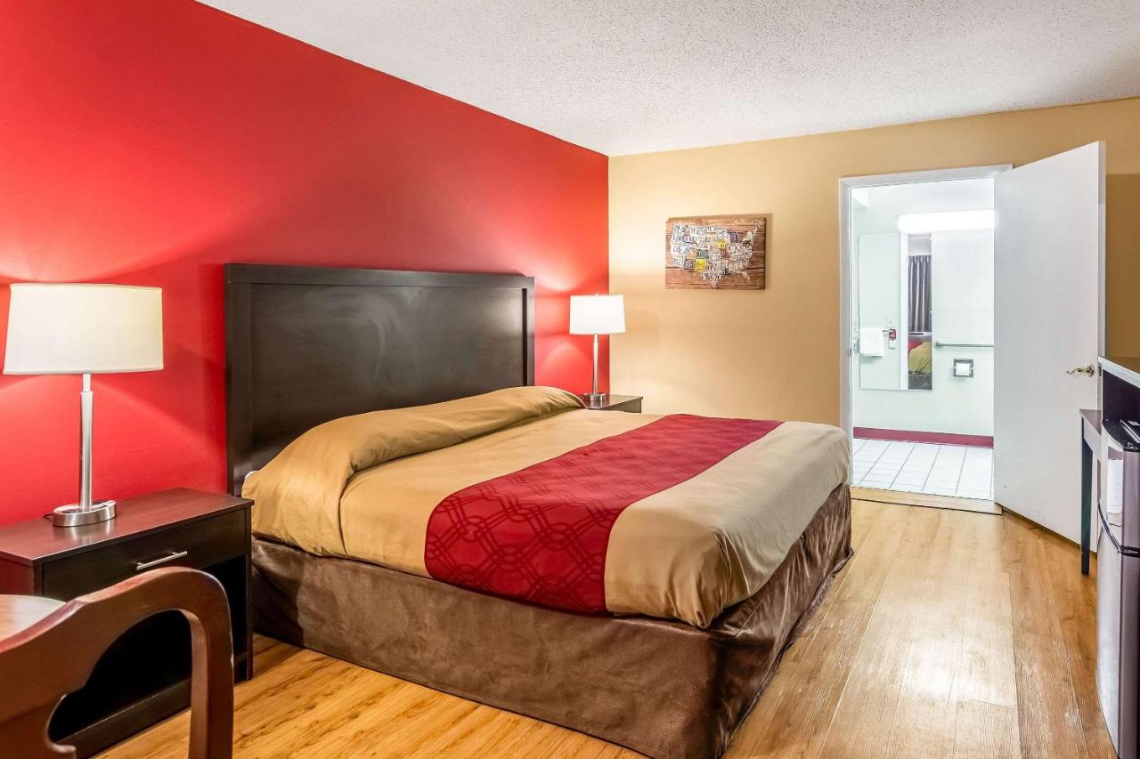  | Econo Lodge East Staunton