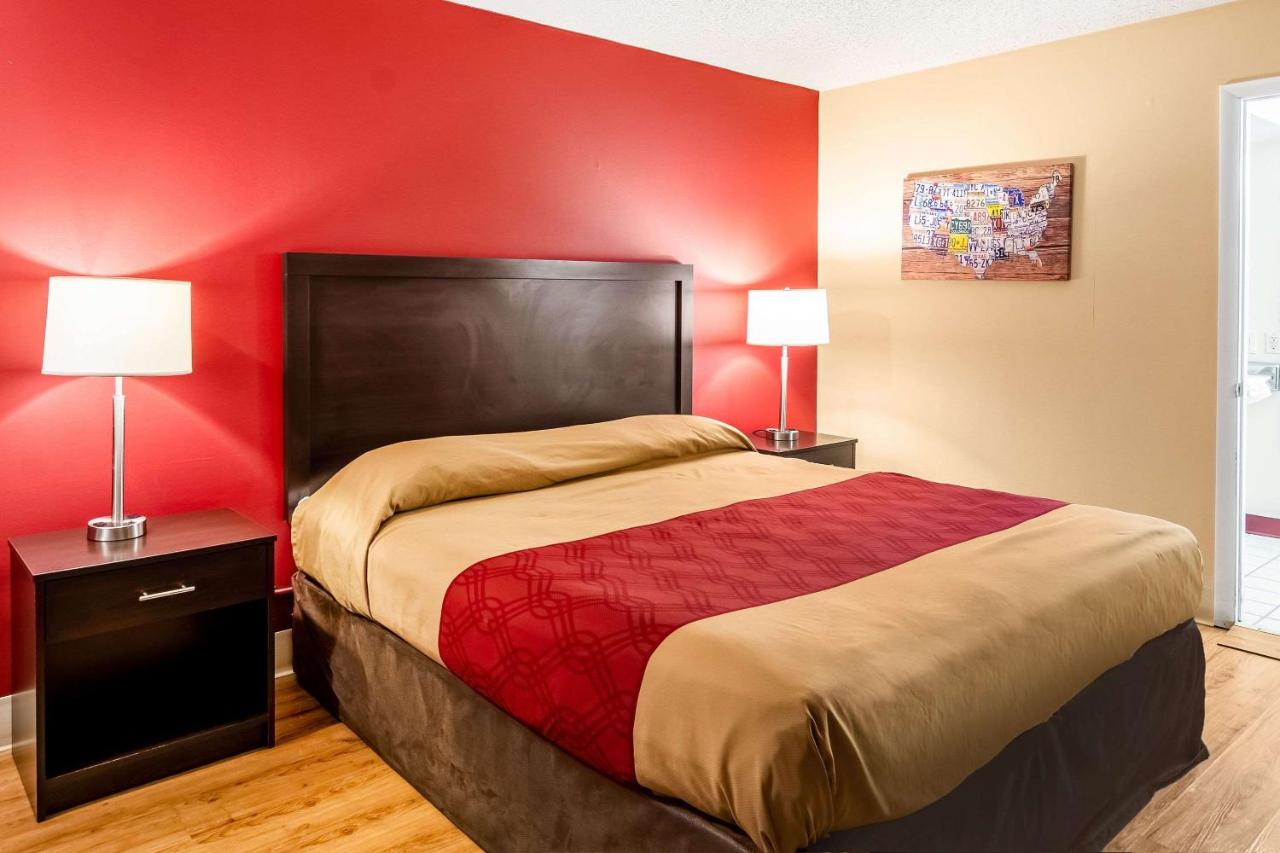  | Econo Lodge East Staunton
