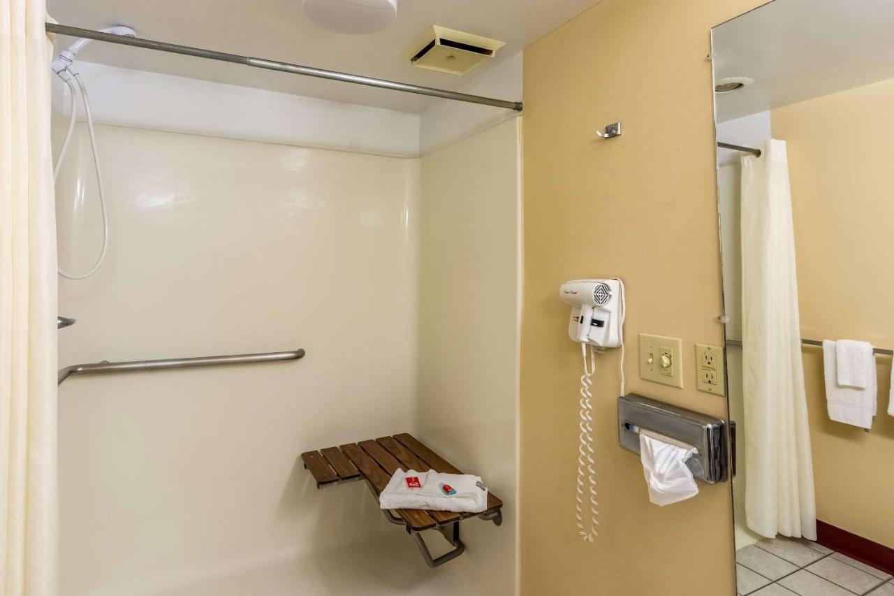  | Econo Lodge East Staunton