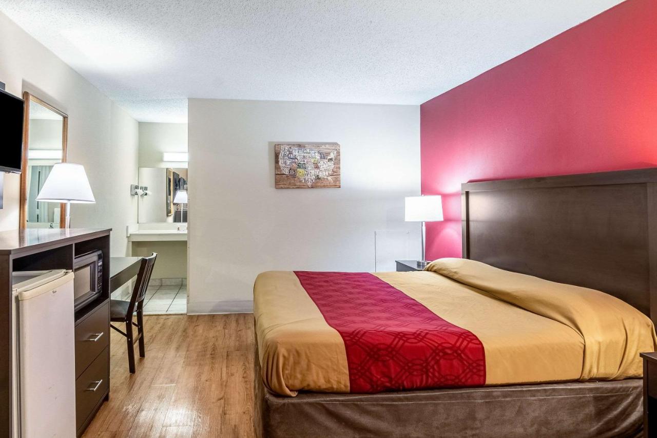  | Econo Lodge East Staunton
