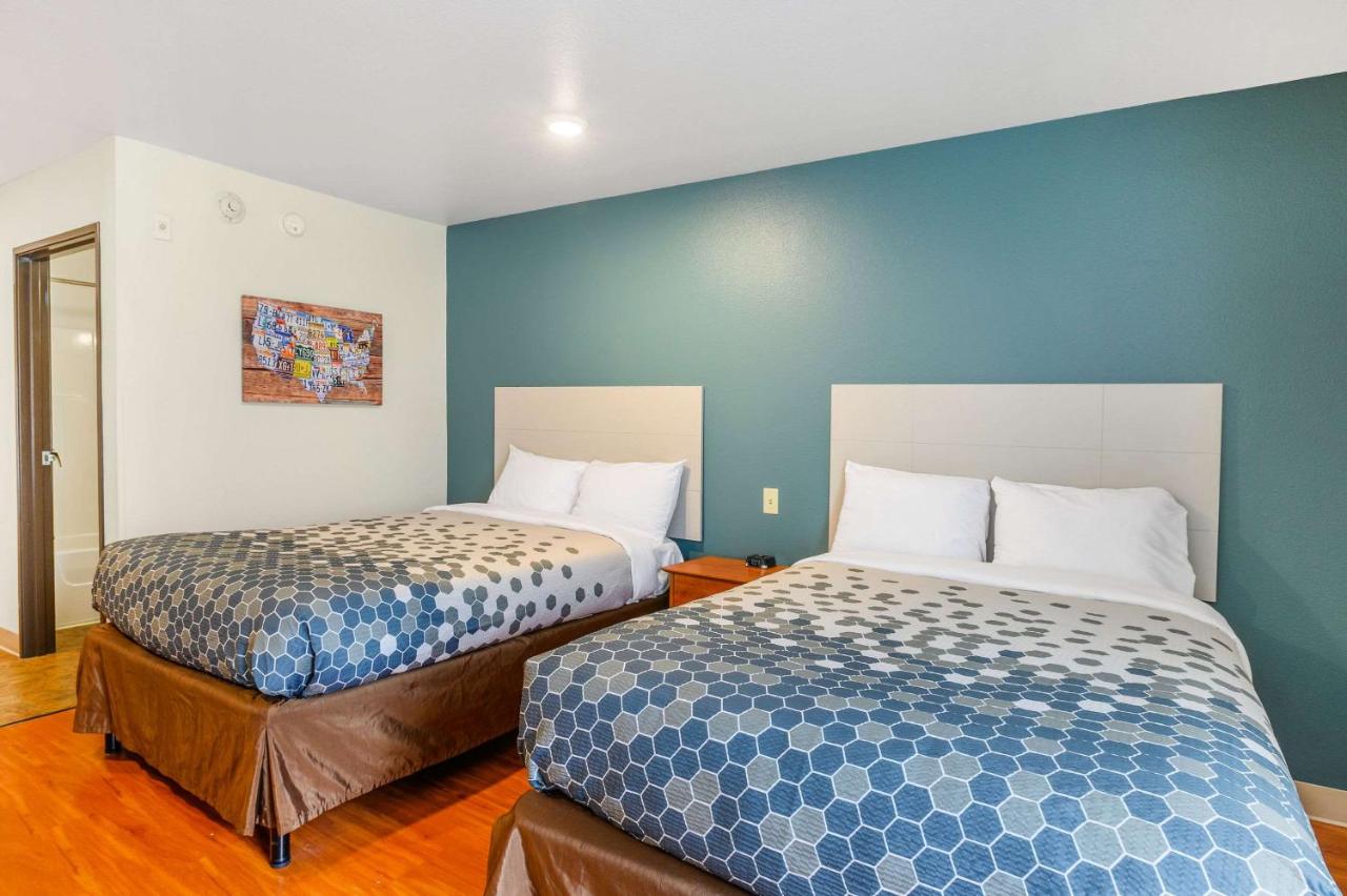 Double Room with Two Double Beds - Non-Smoking at Econo Lodge Hammond