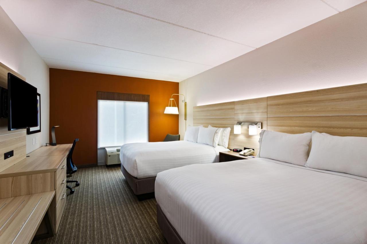 Queen Room with Two Queen Beds - Hearing Accessible - Non-Smoking at Holiday Inn Express Hotel & Suites Tavares - Leesburg by IHG
