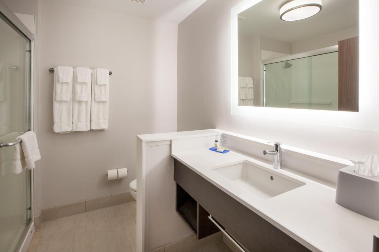 | Holiday Inn Express & Suites - San Jose Airport, an IHG Hotel
