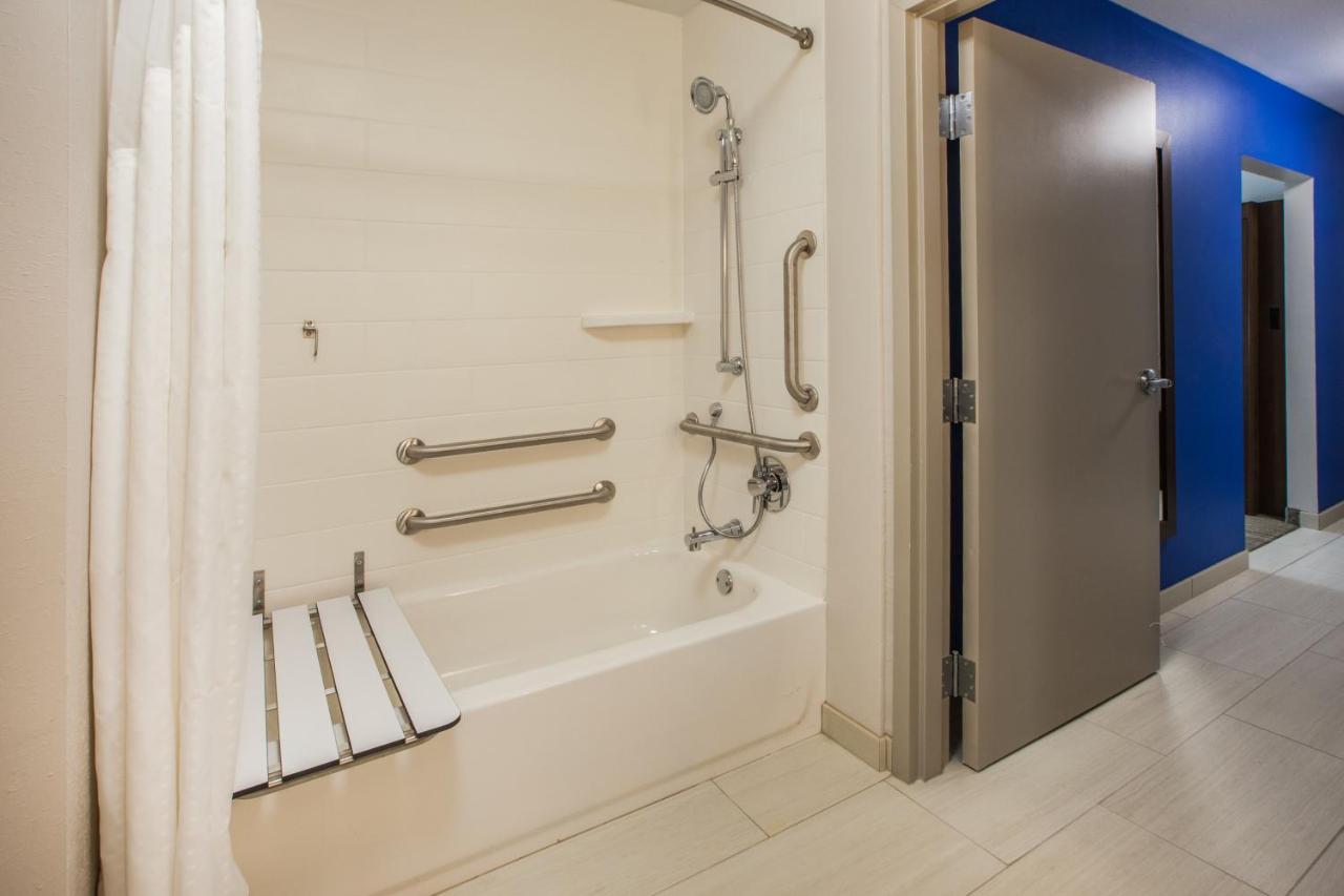 | Holiday Inn Express & Suites - San Jose Airport, an IHG Hotel