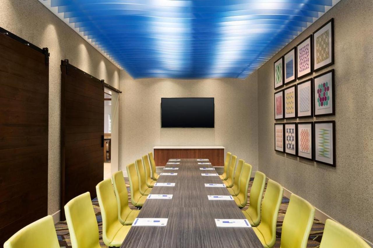 | Holiday Inn Express & Suites - San Jose Airport, an IHG Hotel