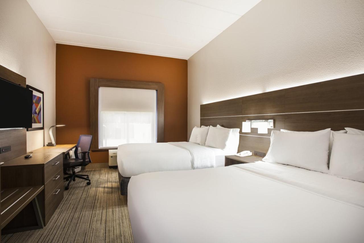 Two Queen Allergy Free Room - Non-Smoking at Holiday Inn Express Hotel & Suites Inverness by IHG
