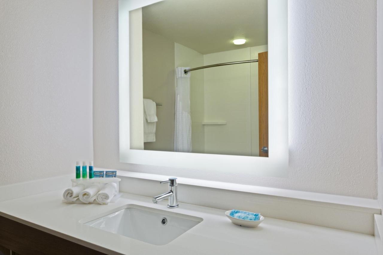 Two Queen Allergy Free Room - Non-Smoking at Holiday Inn Express Hotel & Suites Inverness by IHG