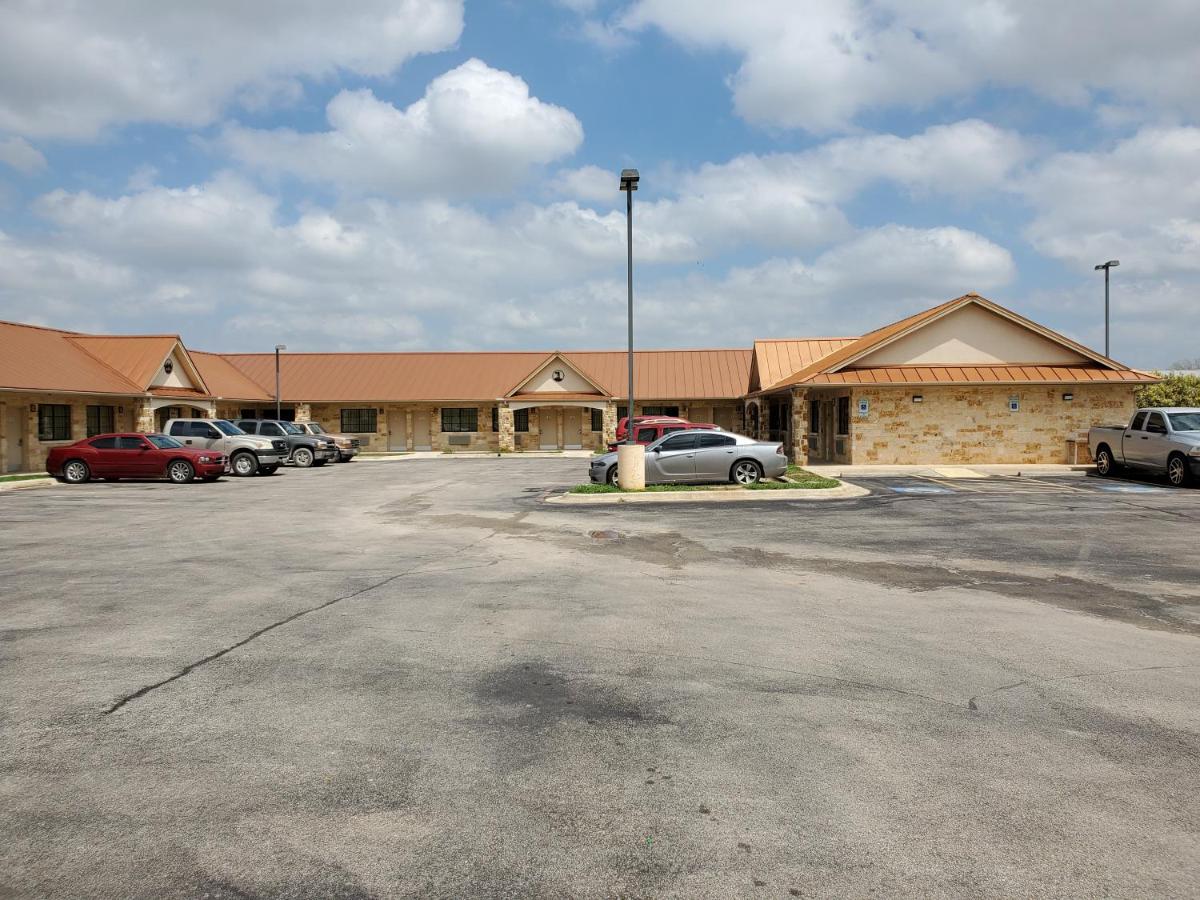 | Eagle Ford Inn