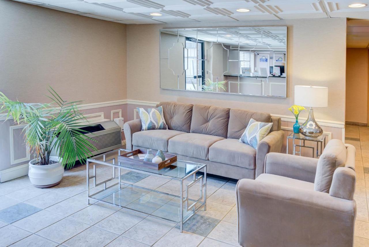 | Days Inn by Wyndham East Windsor/Hightstown