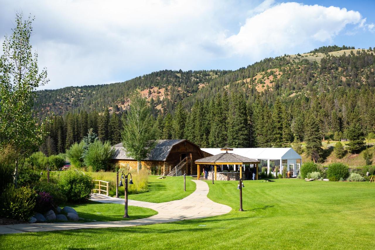 | Rainbow Ranch Lodge