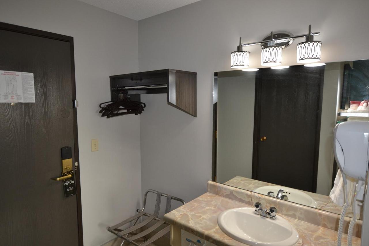 | Countryside Inn & Suites CB I80/I29.