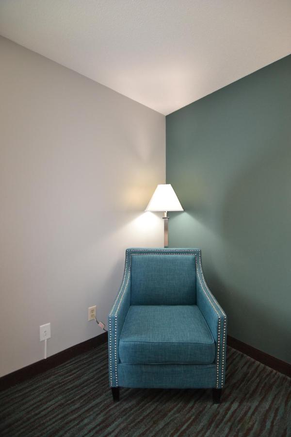 | Countryside Inn & Suites CB I80/I29.
