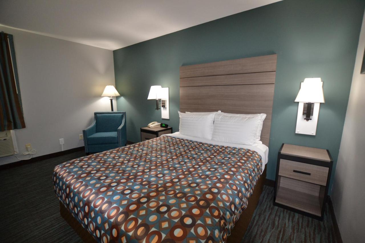 | Countryside Inn & Suites CB I80/I29.