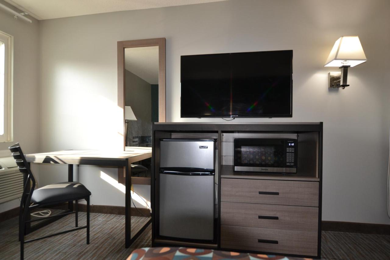 | Countryside Inn & Suites CB I80/I29.