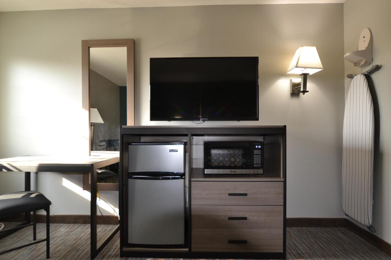 | Countryside Inn & Suites CB I80/I29.