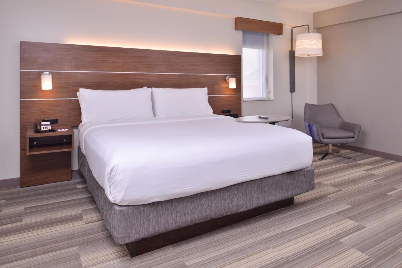 King Room - Mobility Access/Roll in Shower - Non-Smoking at Holiday Inn Express New Orleans - Arts District by IHG