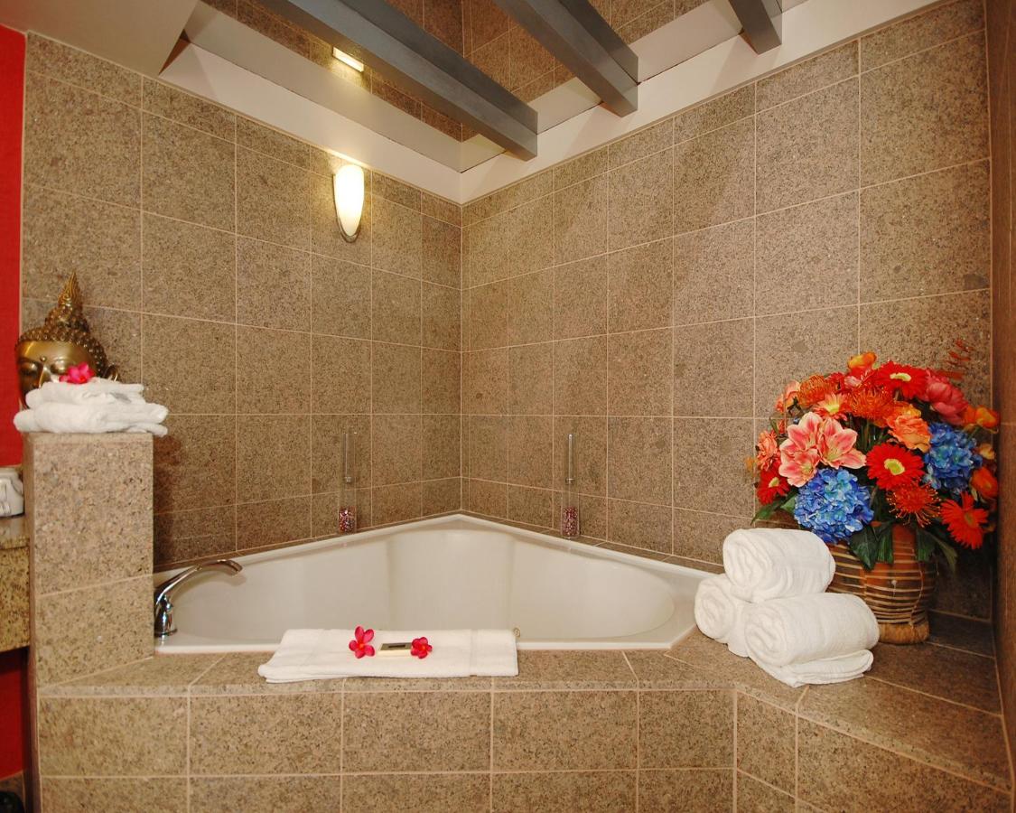 | Plaza Inn & Suites