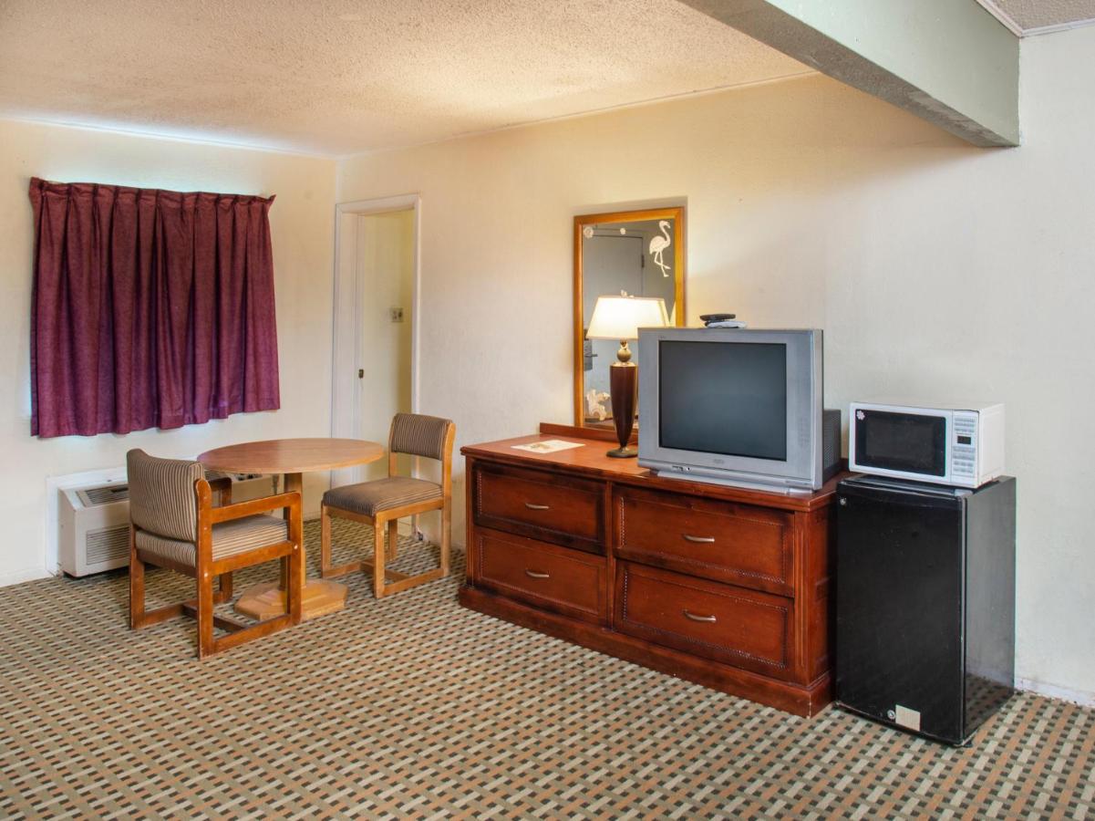 | Rest Inn - Extended Stay, I-40 Airport, Wedding & Event Center