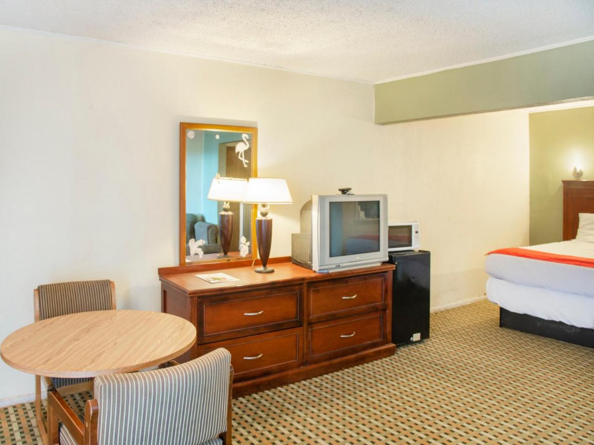 | Rest Inn - Extended Stay, I-40 Airport, Wedding & Event Center