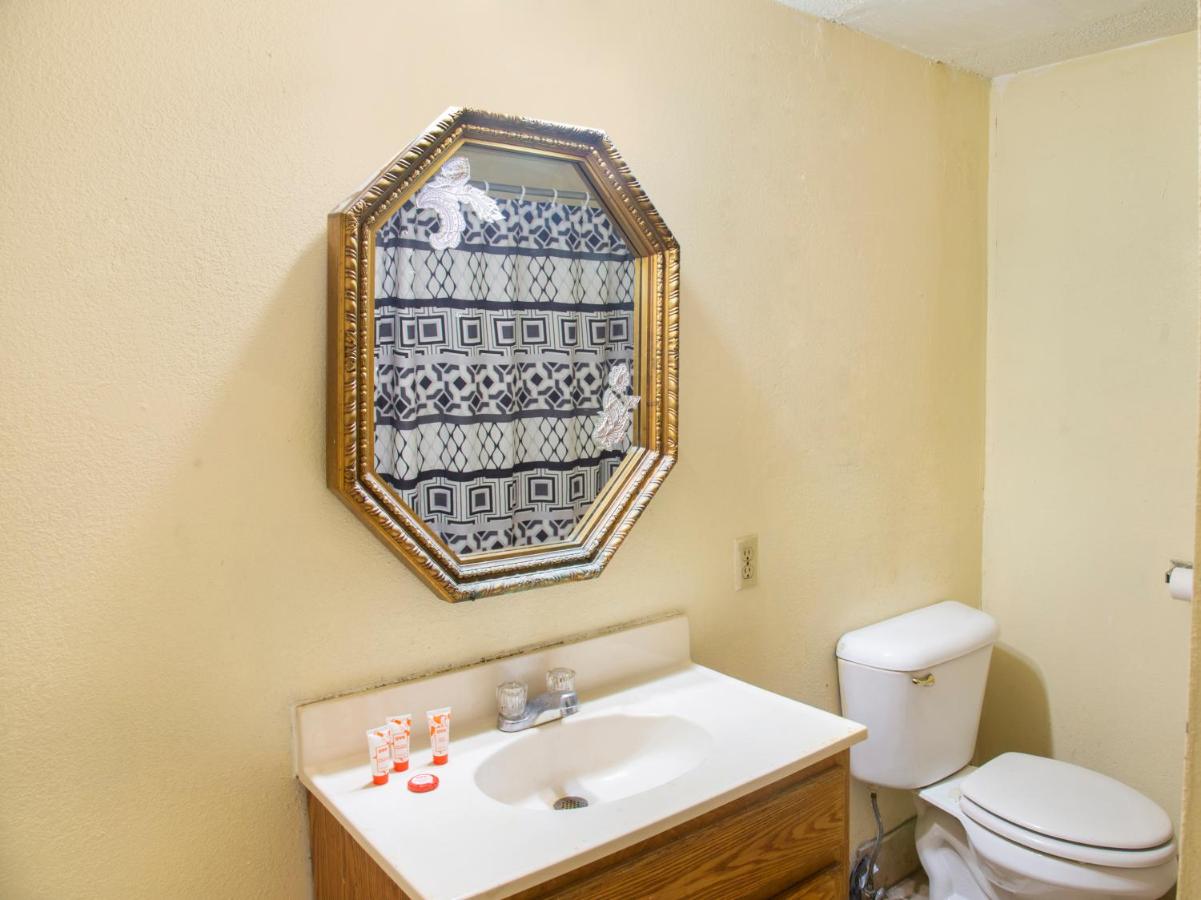 | Rest Inn - Extended Stay, I-40 Airport, Wedding & Event Center