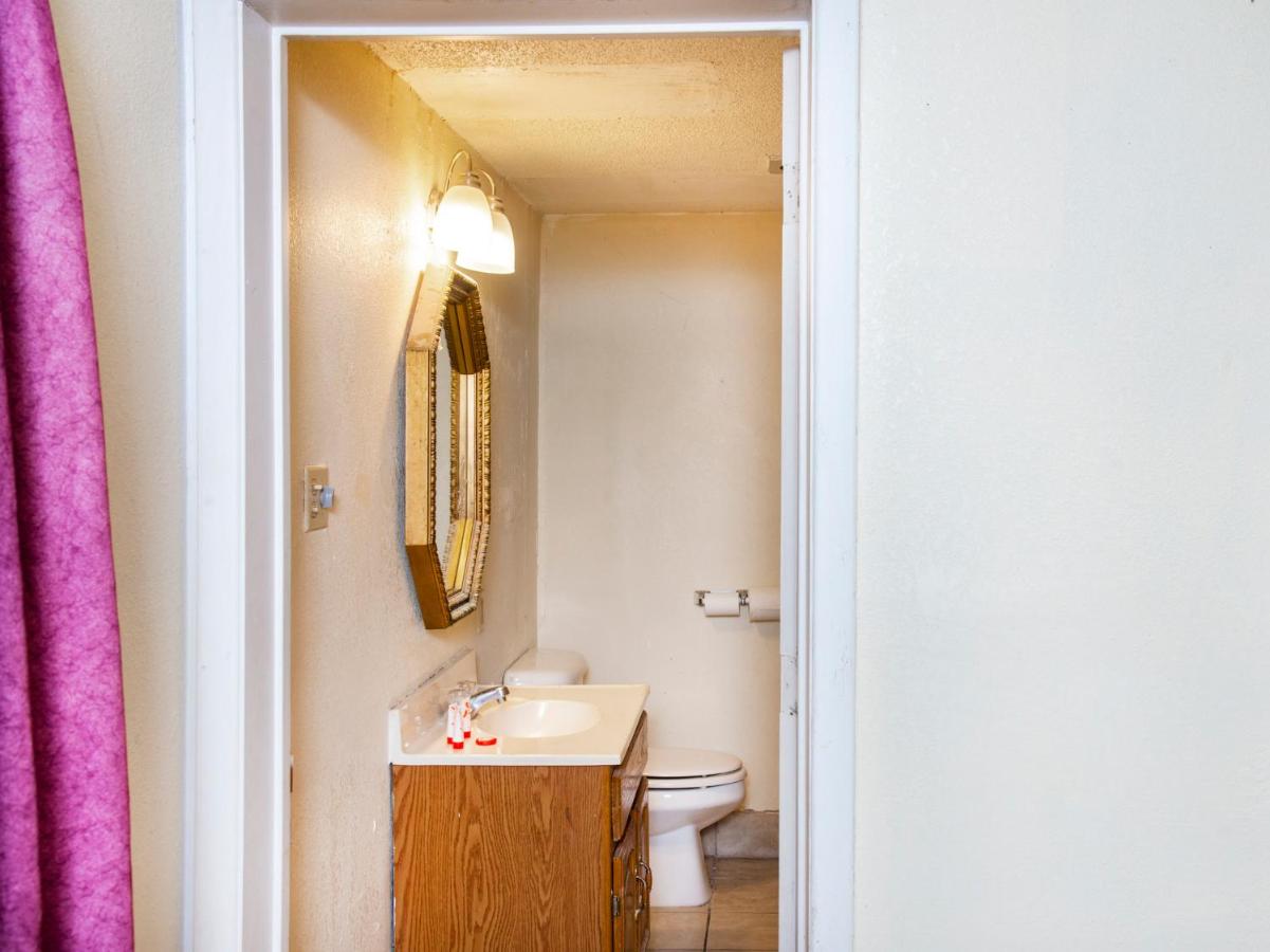 | Rest Inn - Extended Stay, I-40 Airport, Wedding & Event Center