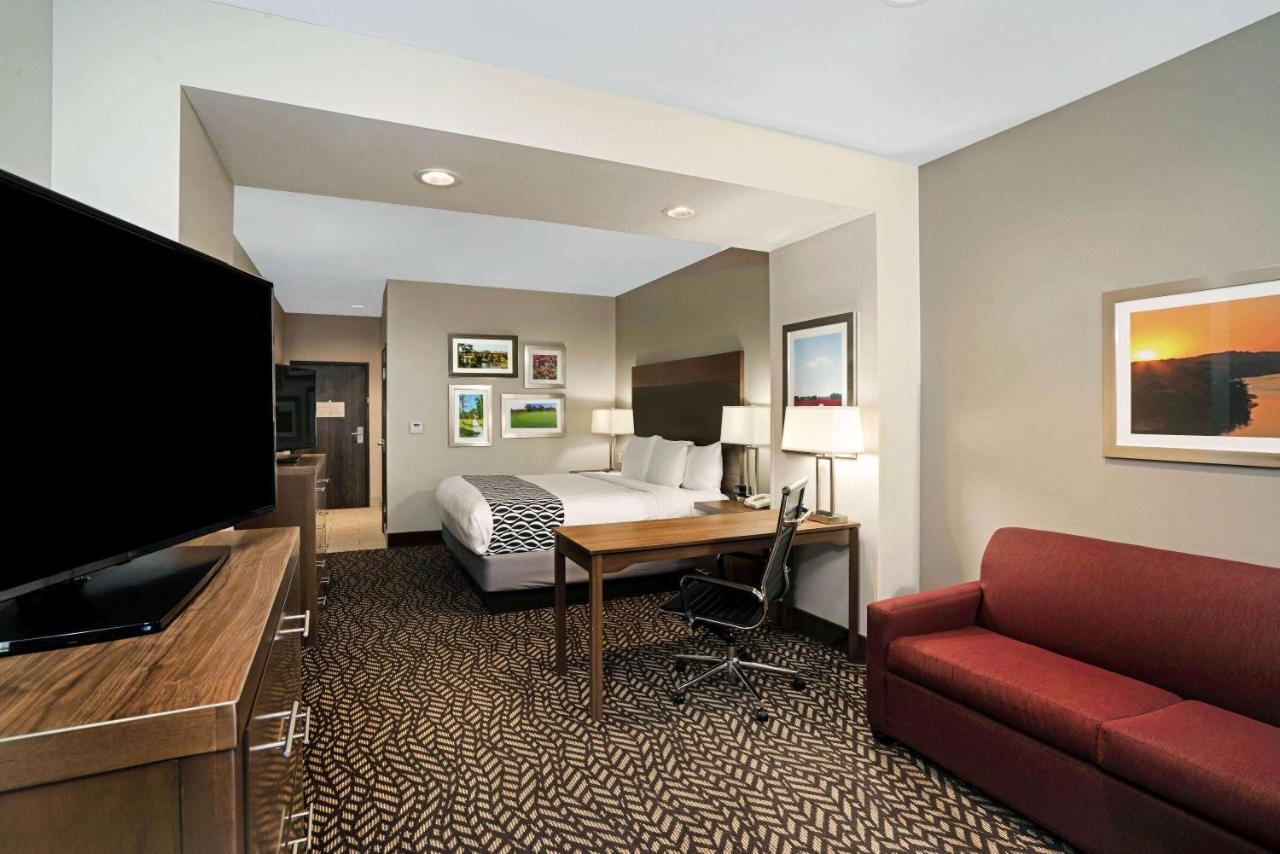 Executive King Room with Sofa Bed at La Quinta Inn & Suites by Wyndham Tuscaloosa University