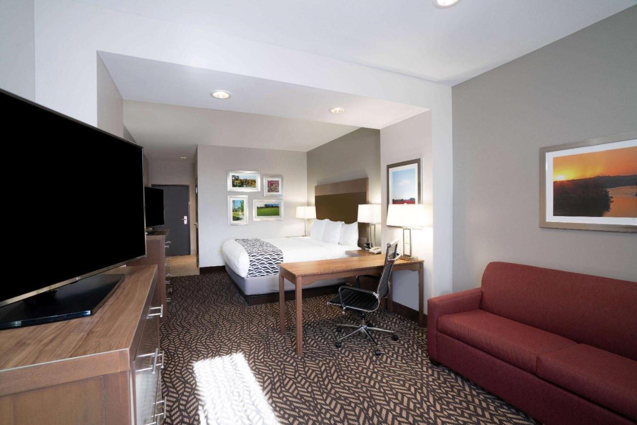 Executive King Room with Sofa Bed at La Quinta Inn & Suites by Wyndham Tuscaloosa University