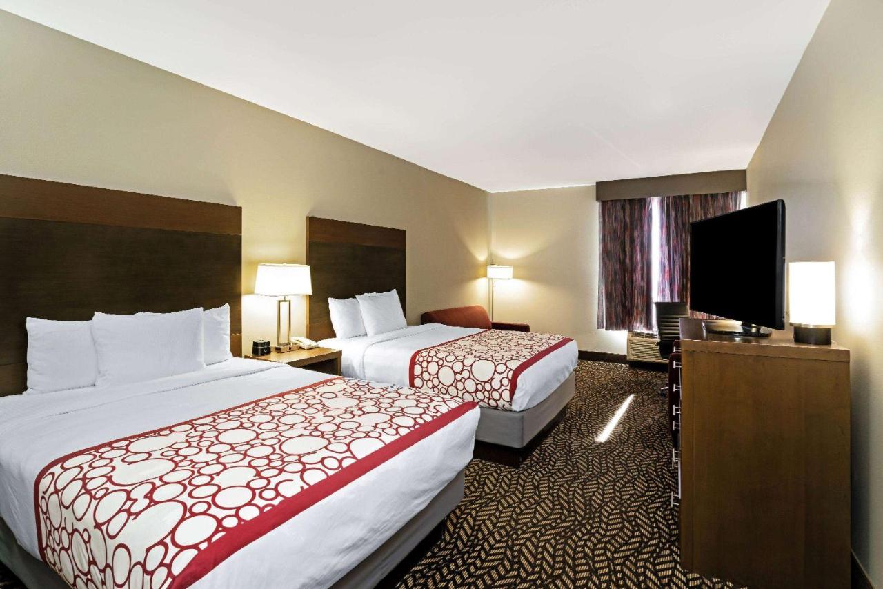 Executive Queen Room with Two Queen Beds at La Quinta Inn & Suites by Wyndham Tuscaloosa University