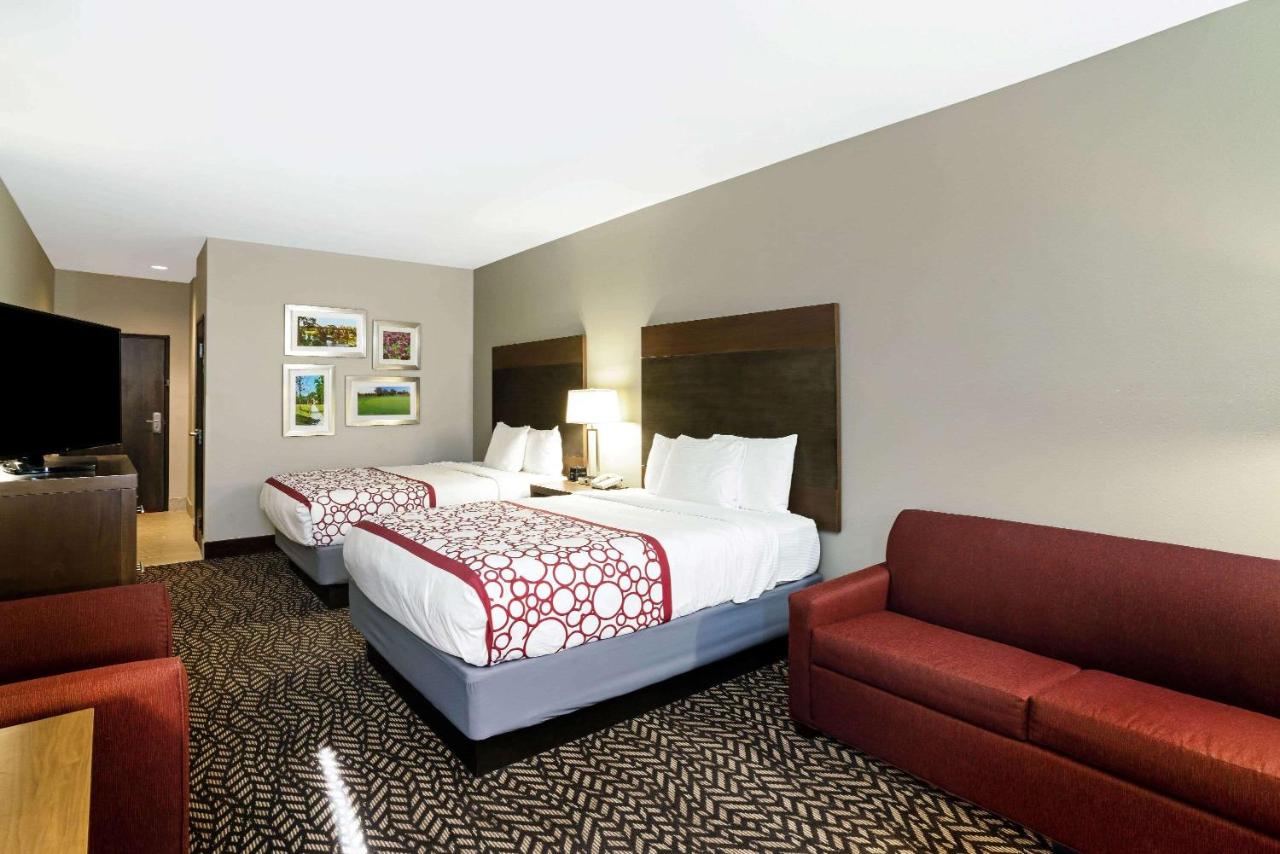 Executive Queen Room with Two Queen Beds at La Quinta Inn & Suites by Wyndham Tuscaloosa University