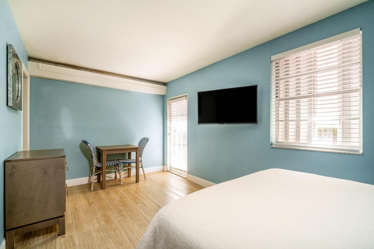Standard Queen Room with Two Queen Beds at Rainbow Bend Resort