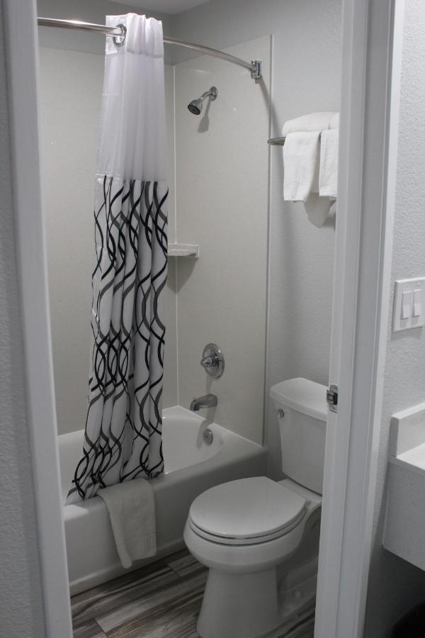 King Room at SureStay Hotel by Best Western Chowchilla Yosemite