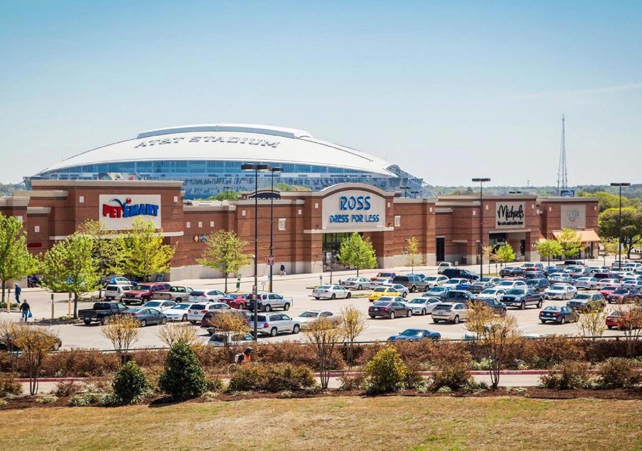 | R Nite Star Inn and Suites -Home of the Cowboys & Rangers