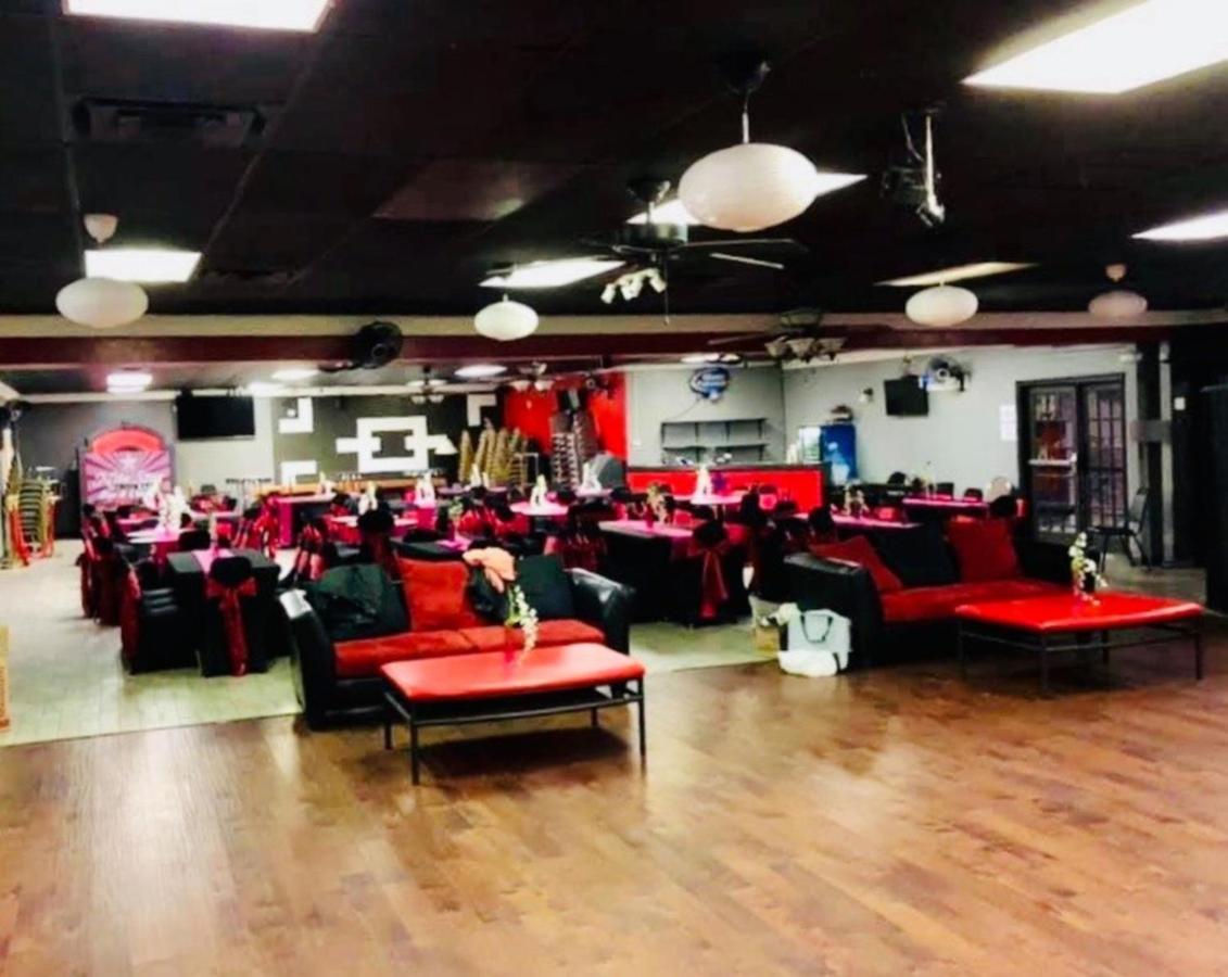 | R Nite Star Inn and Suites -Home of the Cowboys & Rangers