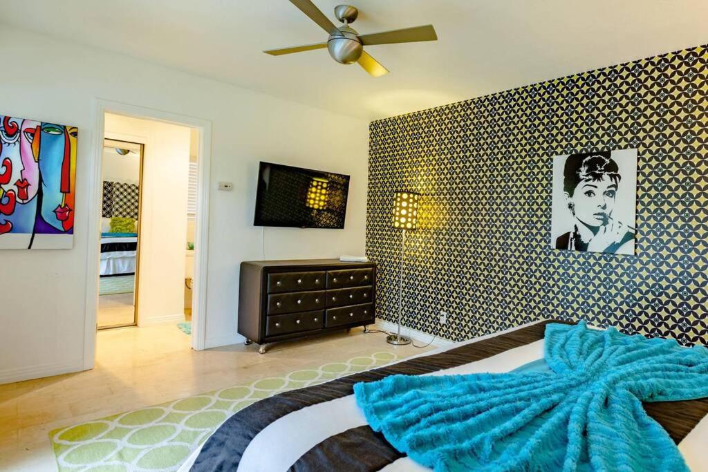 | Villa Douglas House!