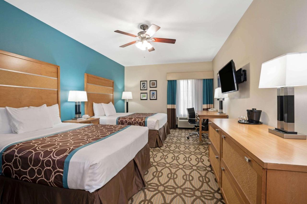 Deluxe Queen Room with Two Queen Beds at La Quinta by Wyndham Houston Willowbrook Vintage Park