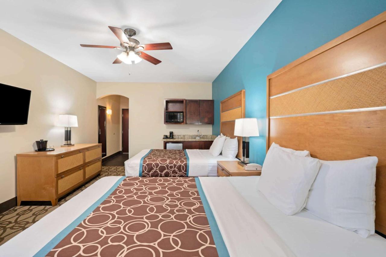 Deluxe Queen Room with Two Queen Beds at La Quinta by Wyndham Houston Willowbrook Vintage Park