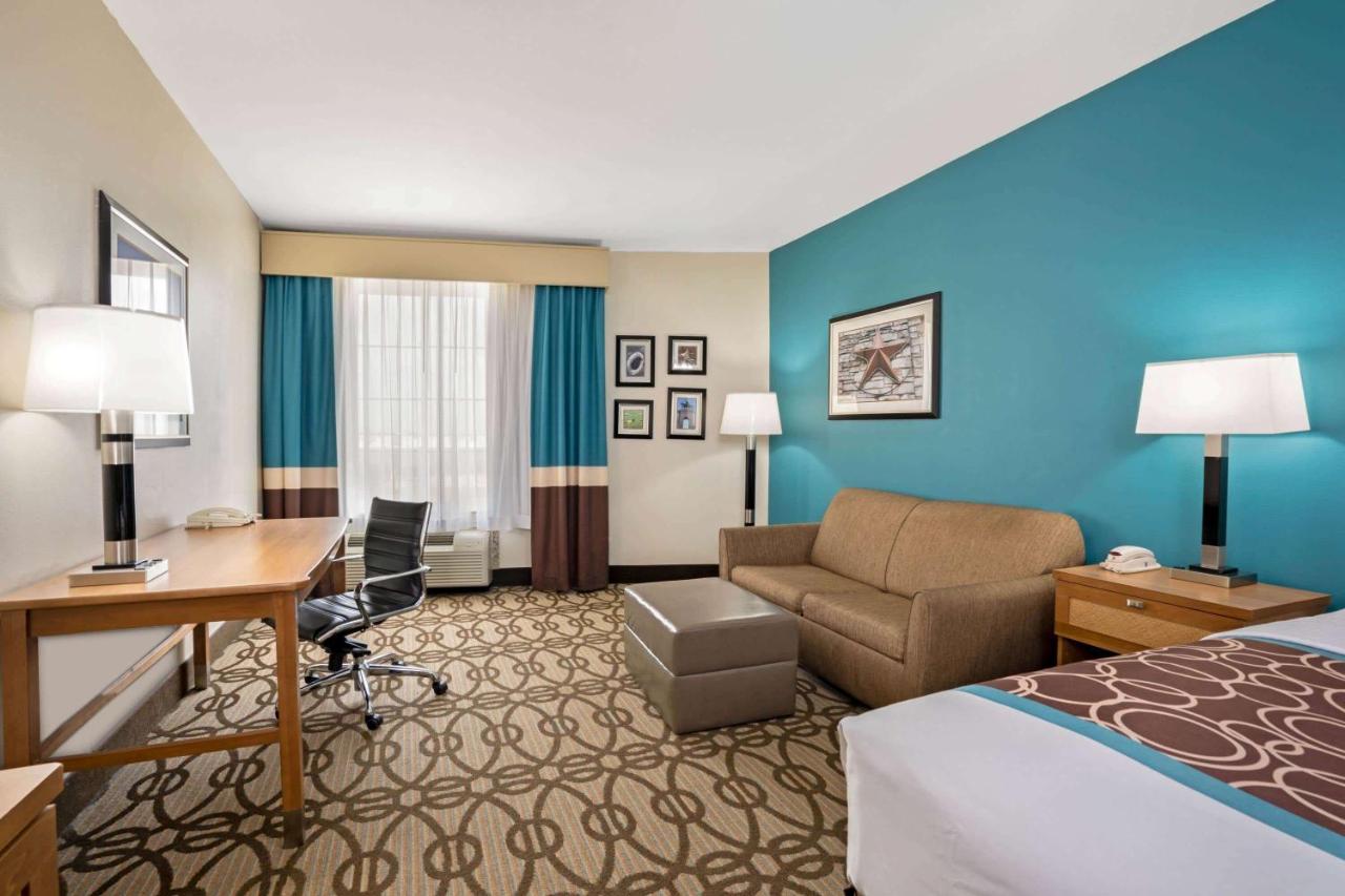 Deluxe King Room at La Quinta by Wyndham Houston Willowbrook Vintage Park