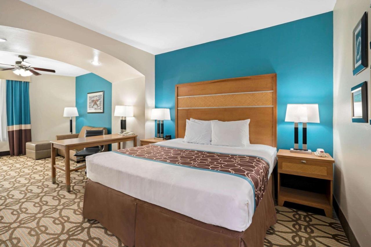 Executive King Suite with Sofa Bed at La Quinta by Wyndham Houston Willowbrook Vintage Park