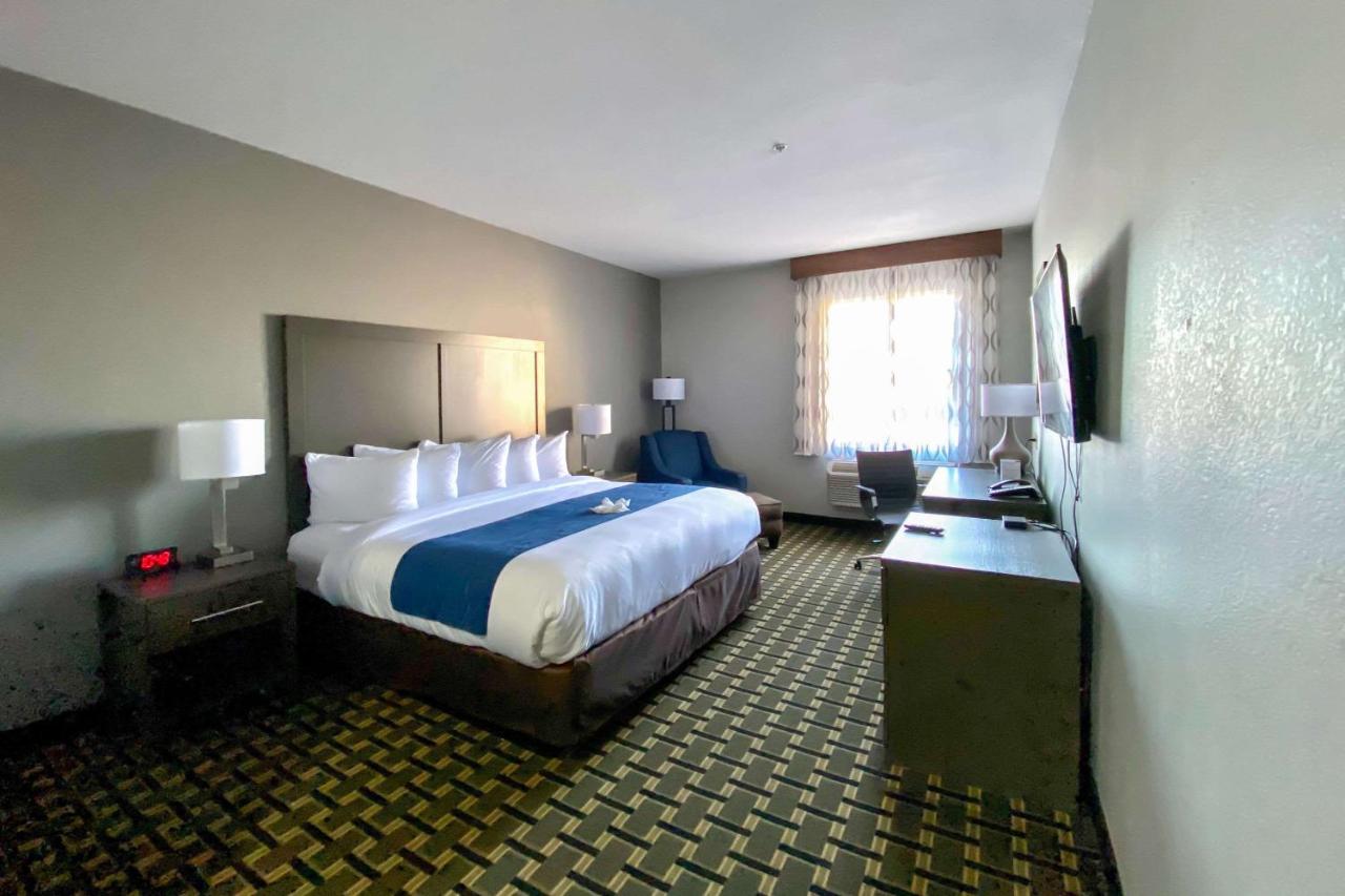 King Suite - Non-Smoking at Comfort Inn Owasso - Tulsa