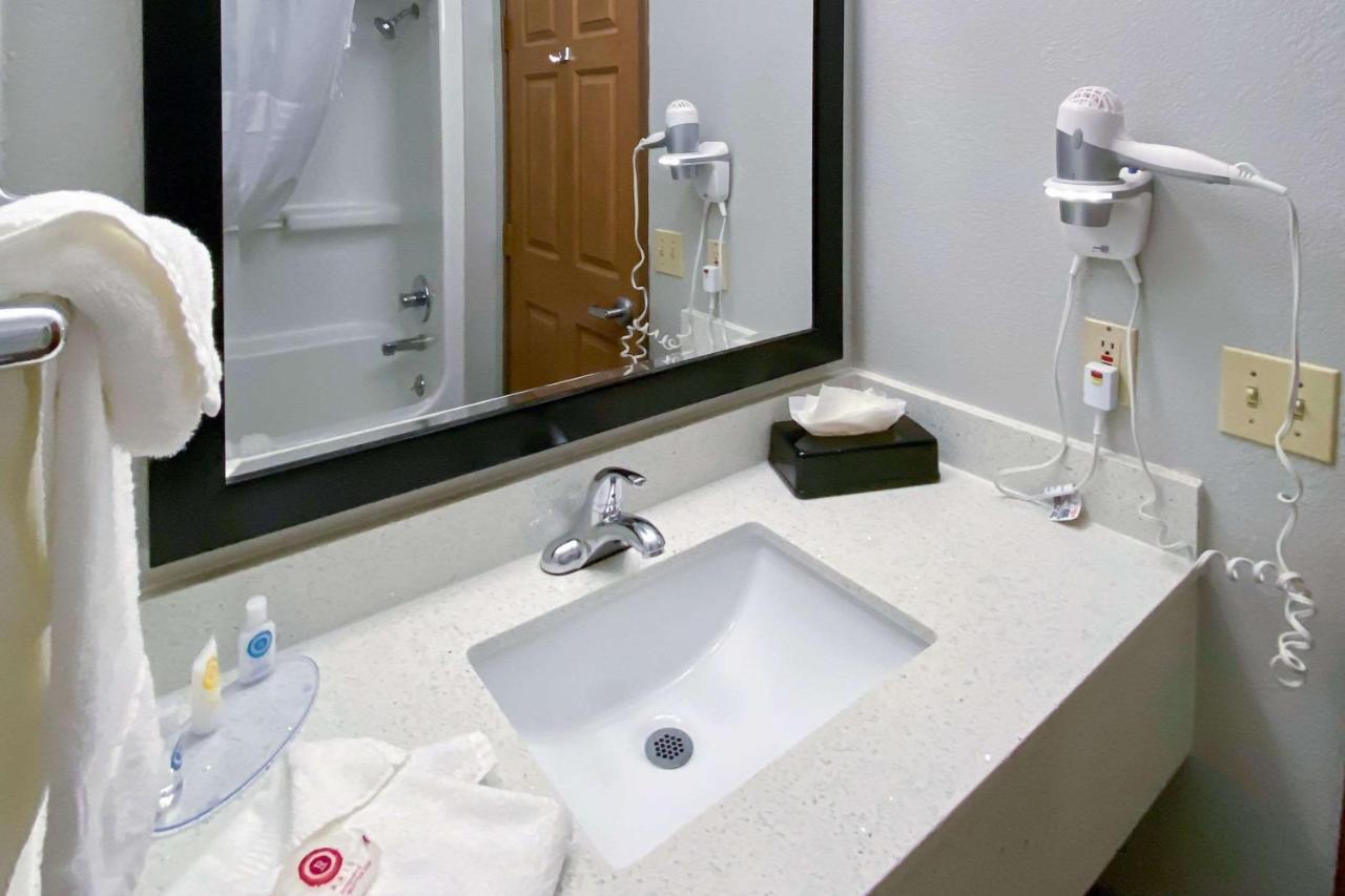 King Suite - Non-Smoking at Comfort Inn Owasso - Tulsa