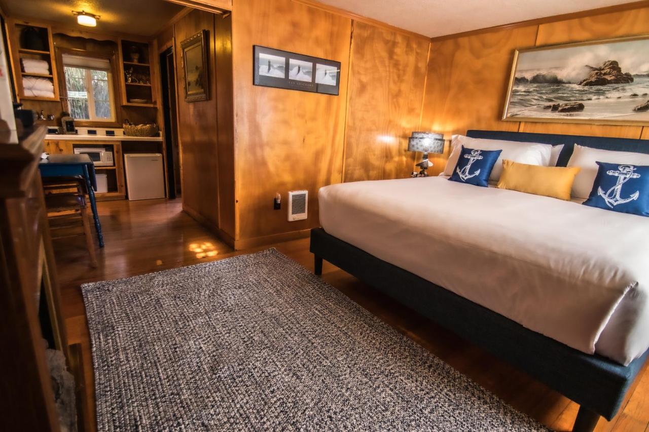 Deluxe King Room at Anchor Inn Resort