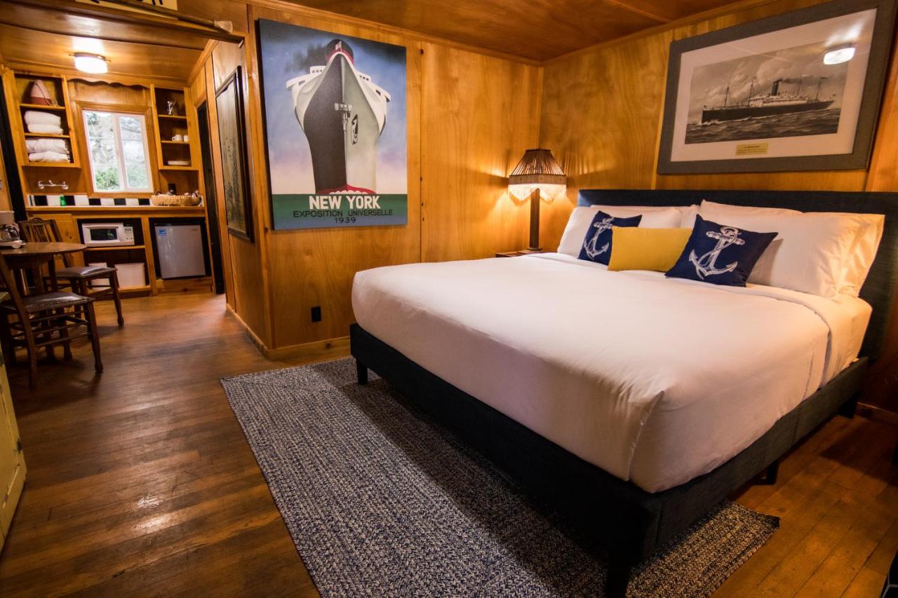 Deluxe King Room at Anchor Inn Resort