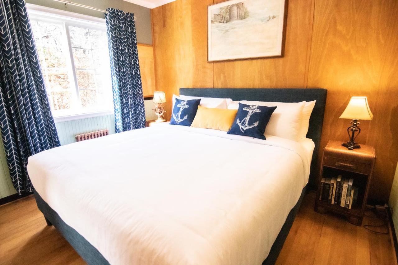 Deluxe King Room at Anchor Inn Resort