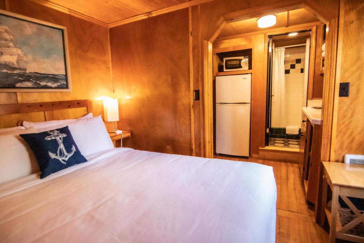 Deluxe Queen Suite at Anchor Inn Resort