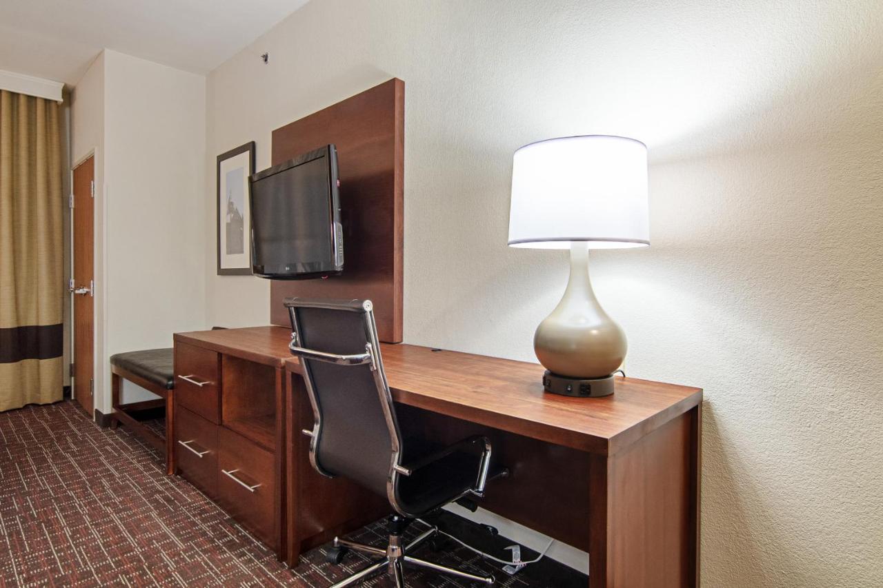 King Suite - Non-Smoking/Interior Corridor at Comfort Suites NW Dallas Near Love Field