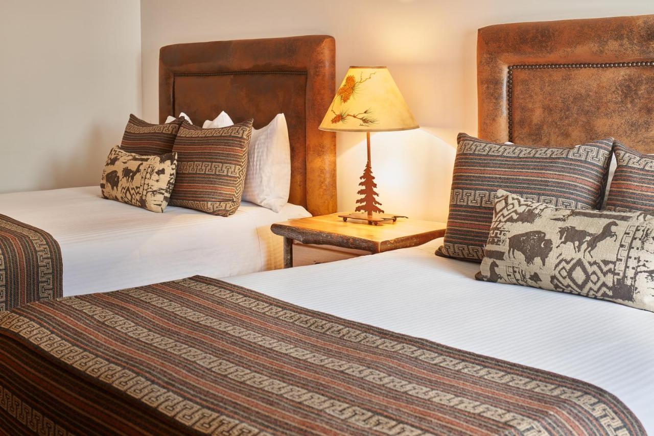 Superior Queen Room with Two Queen Beds at Parkway Inn of Jackson Hole